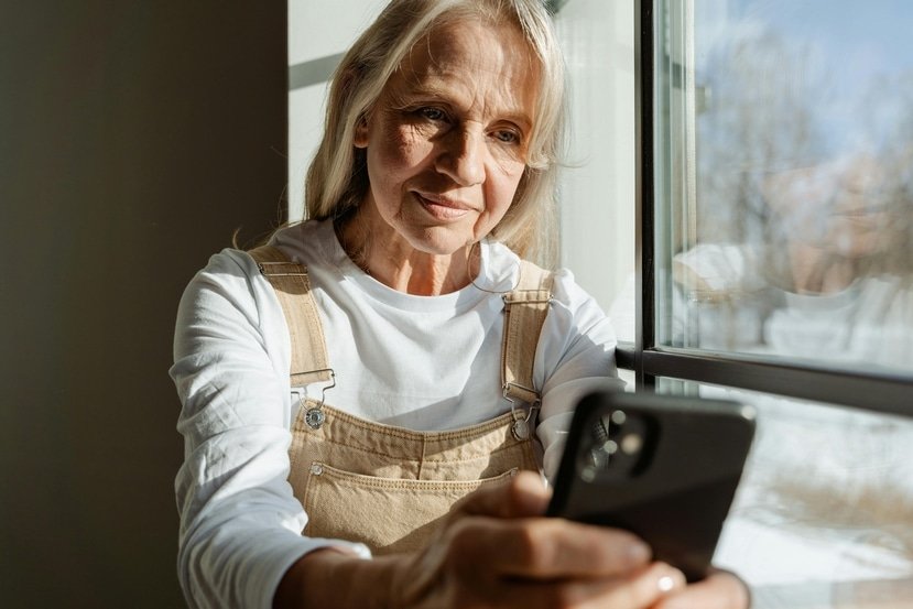 comment-retrouver-une-photo-sur-un-telephone-tuto Tuto smartphone pour seniors : comment retrouver une photo ?