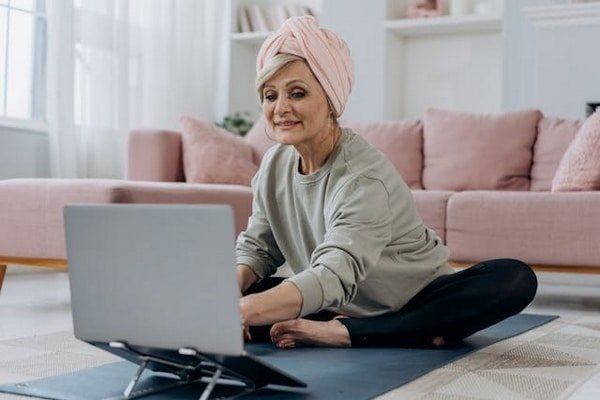 premiers clics spécialiste des cours d'informatique pour seniors en ligne Premiers Clics est une plateforme d'apprentissage en ligne pour permettre aux débutants en informatique de se former aux bases de l'informatique et de Windows.