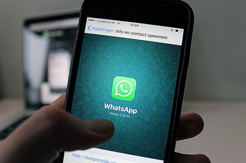 WhatsApp - Complete guide for beginners and seniors Complete user guide for WhatsApp - Phone tutorials with Premiers Clics