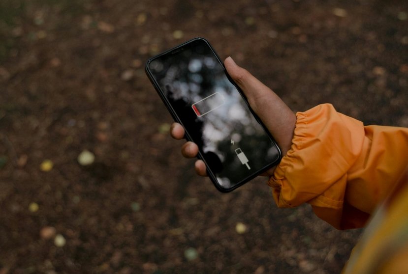 Comment améliorer l'autonomie de son téléphone ? Trucs et astuces pour augmenter la luminosité de sa batterie.