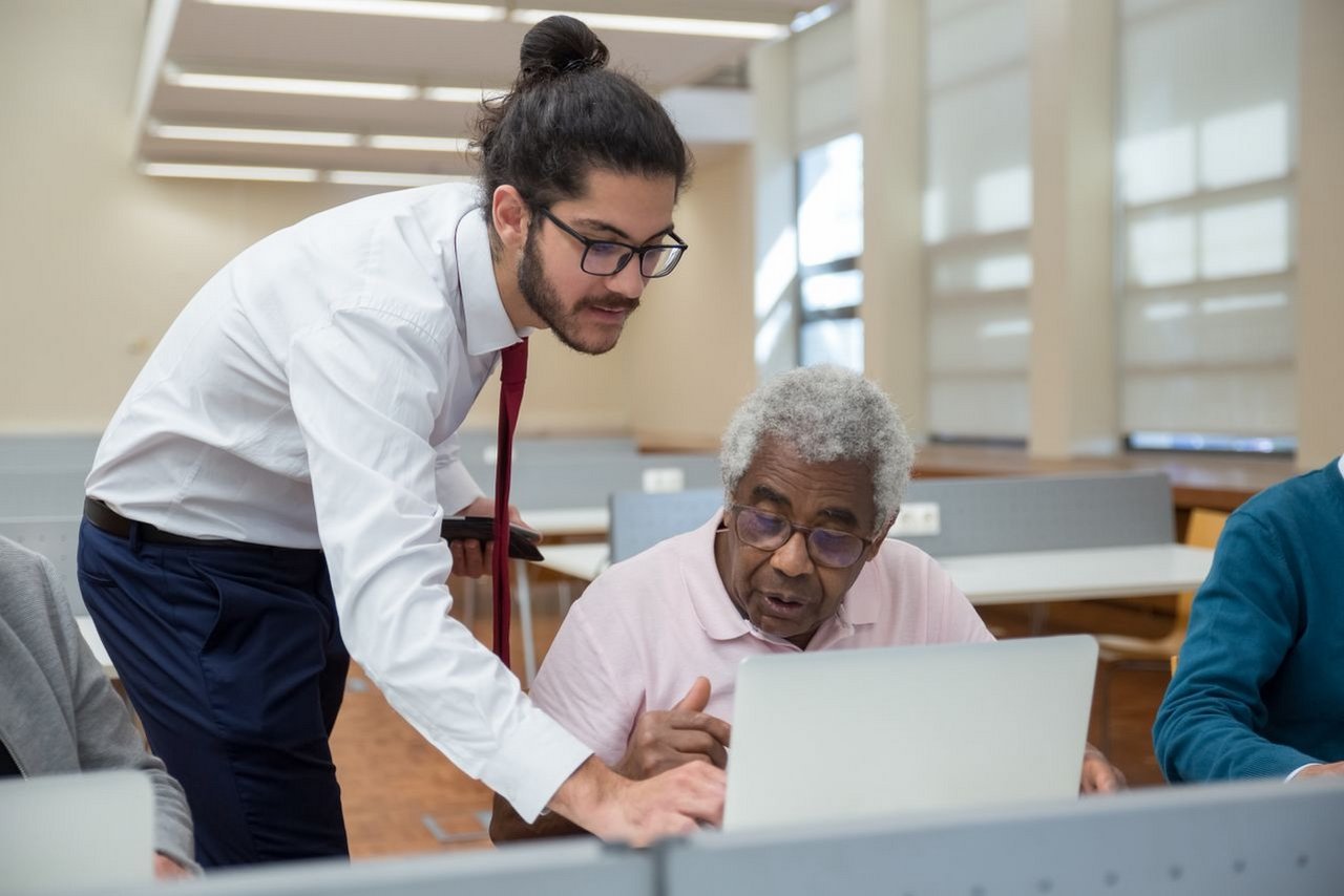 Free Resource for Computer Courses - Computer Courses and Phone Skills for Seniors Tutorial - Reseting a PC while removing your files